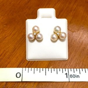 Real vintage-style pearl earrings